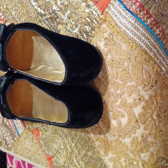 Shoes - Picture 4 of 9